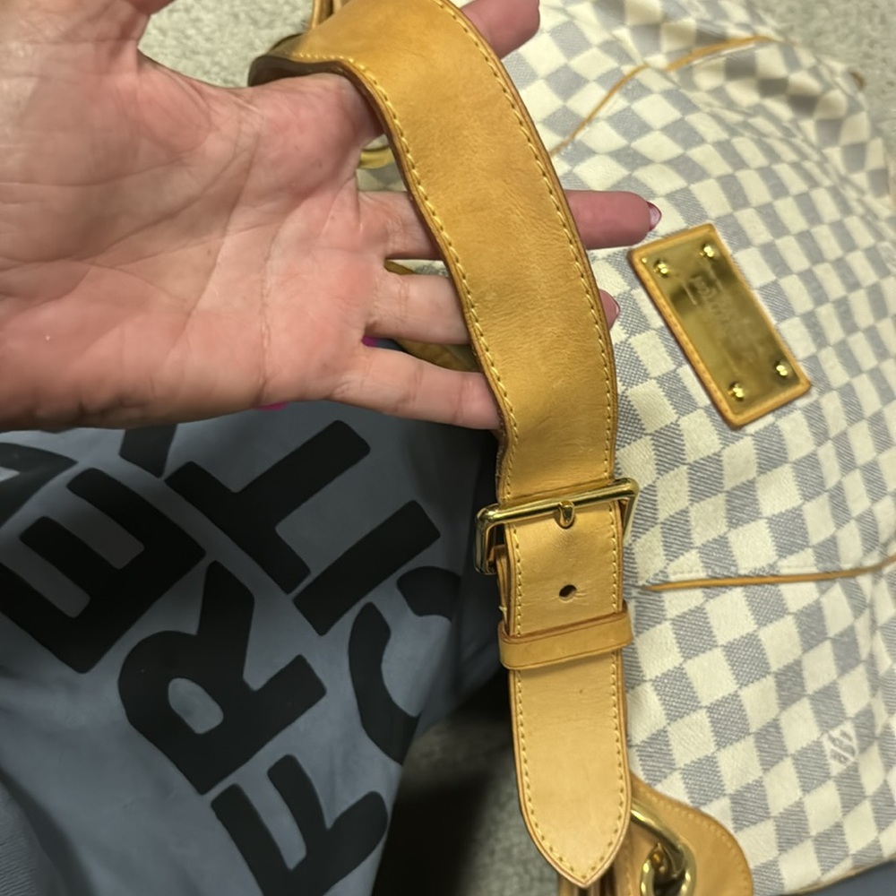 Louis Vuitton Azur Galleria - Picture 5 of 8